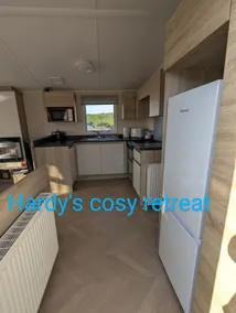 Hardy's cosy retreat with a beach hut- Newquay Bay - Image 5