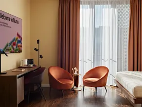 Numa | Large Room with Bathtub in Berlin Mitte - Image 4