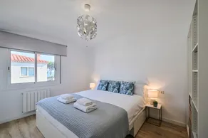 Spacious Family Home - Garden/ Min to the Beach - Image 3