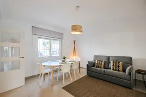 Spacious Family Home - Garden/ Min to the Beach - Image 5