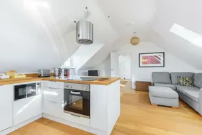 Modern, cosy, tranquil, welcome to the coach house - Image 4