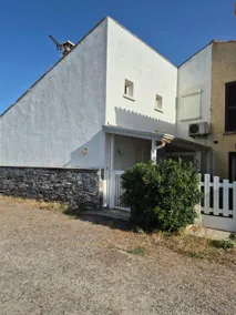 Spacious villa with direct access to the beach - Image 3