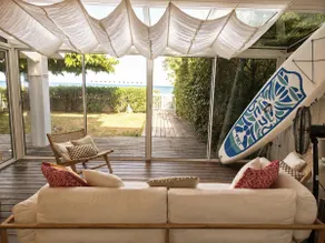 Spacious villa with direct access to the beach - Image 2