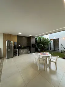 High-end house with an en-suite bathroom - Image 5
