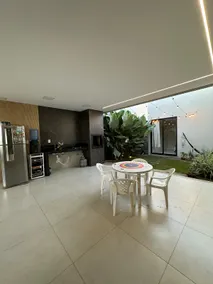 High-end house with an en-suite bathroom - Image 3