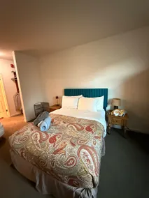 Best Location, comfort, quiet, clean. - Image 2