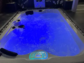 Zen Apartment with Private Hot Tub - Image 5