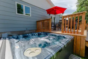 Sunny Side Cottage |Water Access| Hot Tub - Image 2