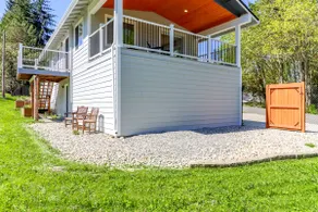 Beach Bungalow: 1st Floor only w/ AC, Mt. Views - Image 5