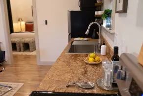 Southern Oregon Stop Over - Modern Guest House - Image 3