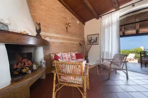 Spacious Rustic Seafront Villa for Families - Image 4