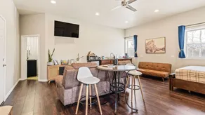 Private Studio Apt -fishing pond - Image 2
