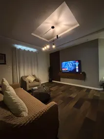 Deluxe Apartment, Prime Location - Image 3