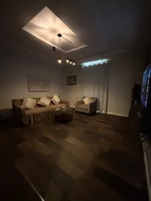 Deluxe Apartment, Prime Location - Image 5