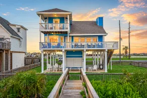 Beachfront | Sleeps 15 | Fenced Yard - Image 2
