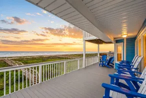 Beachfront | Sleeps 15 | Fenced Yard - Image 4