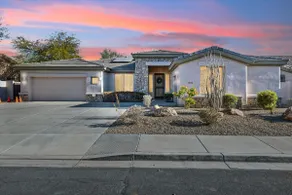 Family Oasis with Heated Pool Hot tub & Game Room - Image 2