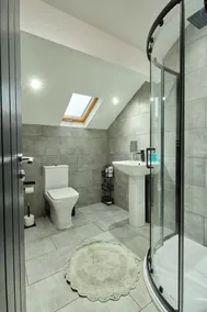 Stunning Skyview 2BR flat , fast Wifi - Home Away from Home - Image 5