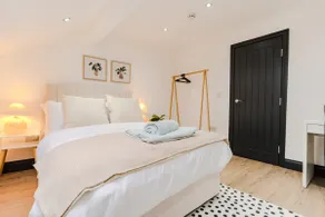 Stunning Skyview 2BR flat , fast Wifi - Home Away from Home - Image 4