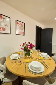 Stunning Skyview 2BR flat , fast Wifi - Home Away from Home - Image 3