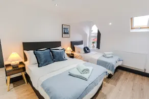 Stunning Skyview 2BR flat , fast Wifi - Home Away from Home - Image 2