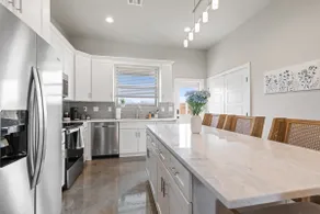 Étouffée House • 2 Master Bedrooms • Luxury Stay • Sports Complex - Image 2