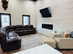 {penthouse} Epic Suites on Main - Image 2