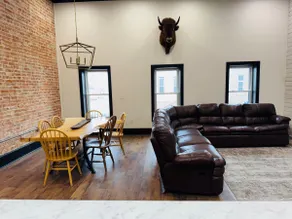 {penthouse} Epic Suites on Main - Image 3