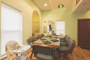 Luxe Vintage Loft | Retro Theatre ~ 10 min to DT - Image 4