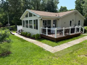 Lakeside Cabin - Image 2