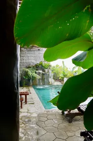 Overlooking Villa in Tagaytay with Infinity Pool - Image 5
