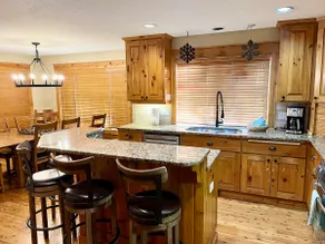 12 sharc passes, game room in the garage, private hot tub, Perfect family vacation home! - Image 4