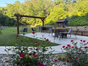 Brookside Retreat: hot tub + pickleball - Image 2