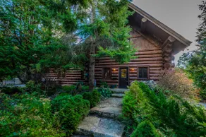 4000 sq. ft waterfront log cottage near Tobermory - Image 3