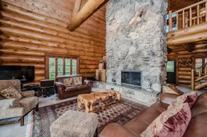 4000 sq. ft waterfront log cottage near Tobermory - Image 5