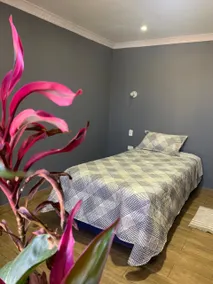 Spacious and bright suite - Image 2