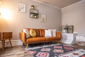 Historic Cozy Apartment - Image 3