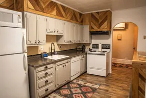 Historic Cozy Apartment - Image 2