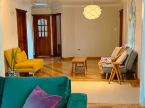 Central, Spacious, Chic and Cozy - Image 2