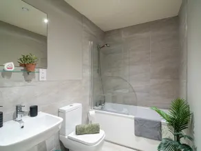 Central Leeds Apartment By Leeds Arena - Image 5