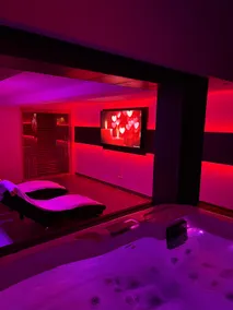 White apartment with private spa, sauna, jacuzzi - Image 2
