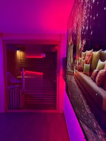 White apartment with private spa, sauna, jacuzzi - Image 3
