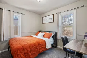 Cozy & Welcoming Small House near Downtown - Image 3