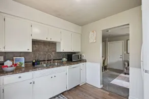 Cozy & Welcoming Small House near Downtown - Image 5
