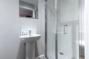 3-Bed House - Ideal for Contractors and Families - Image 5
