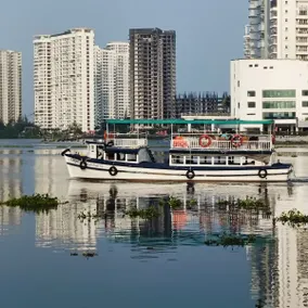 Marina Lounge Waterfront Villa in Kochi - Image 4