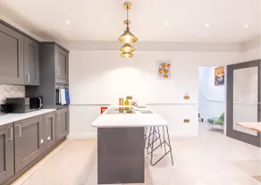 The Stanley By Allsquare Stay Modern 3 Bed 3 Bath - Image 4