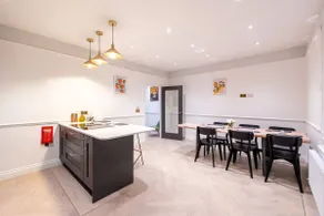 The Stanley By Allsquare Stay Modern 3 Bed 3 Bath - Image 2