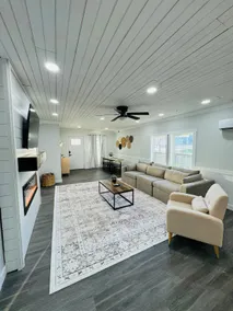 Cozy House with fire pit - Image 3