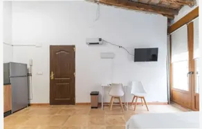 Amparo Apartments, Colon Suite with balcony - Image 2